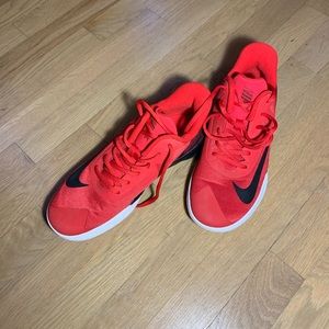 Nike sneakers Men's size 7.5.  EUC. Worn very few times. Smoke free home.